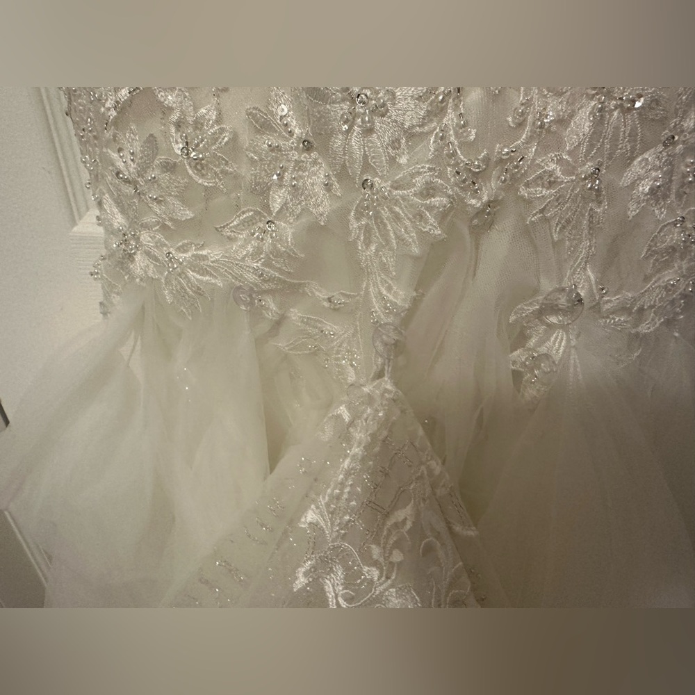 Martin Thornburg Branson Wedding Dress 122231 - Picture 8 of 17